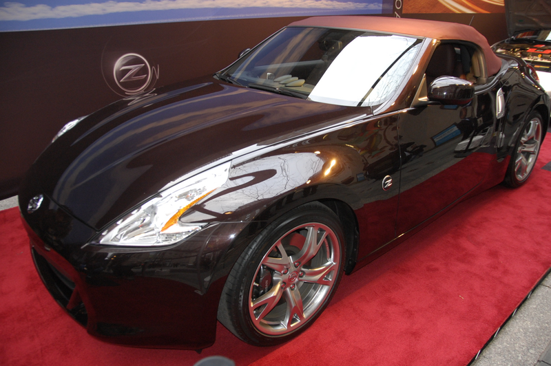 Illustration for article titled 2010 Nissan 370Z Roadster Drops Top Live In New York